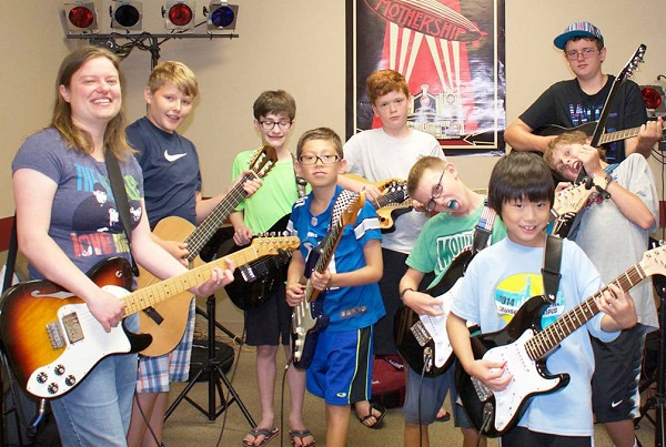Get Best Online Guitar Lessons - Music House School of Music 