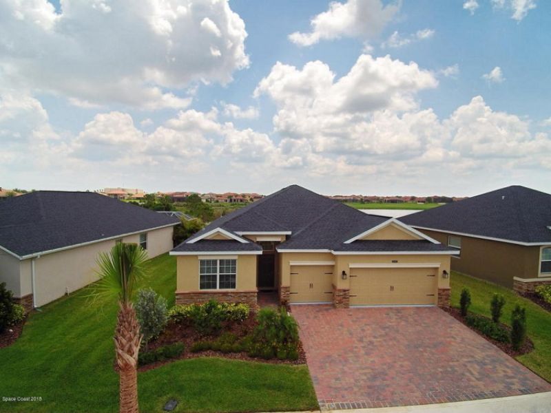 Single Family Home For Sale in Melbourne FL